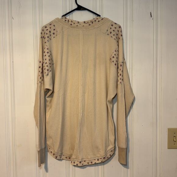Free People women’s size medium tan floral heart to heart Henley long sleeve - Picture 3 of 4